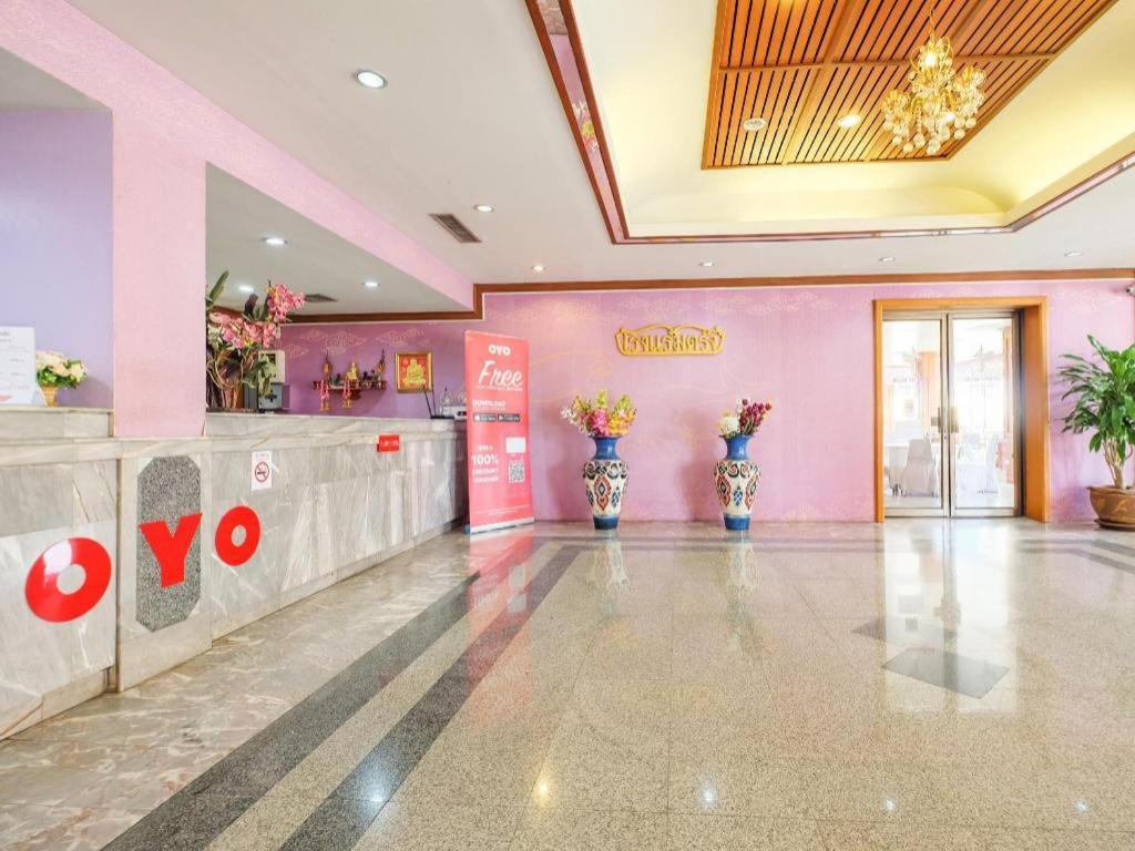 Oyo 565 Trang Hotel Exterior foto