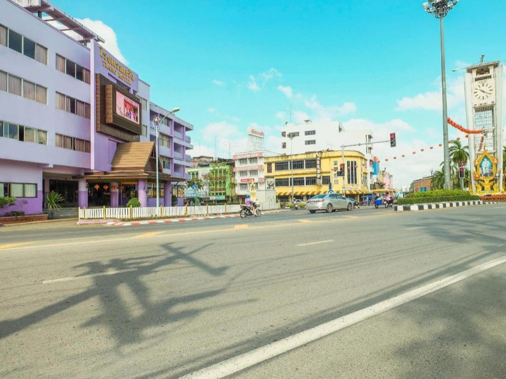 Oyo 565 Trang Hotel Exterior foto