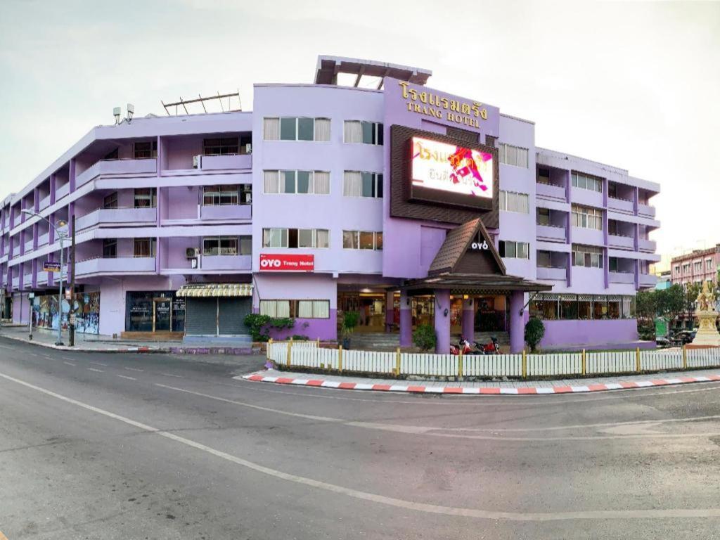 Oyo 565 Trang Hotel Exterior foto